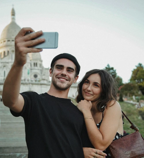 couple taking selfie at landmark